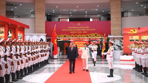 CÔNG AN NHÂN DÂN “KỶ LUẬT NHẤT - TRUNG THÀNH NHẤT – GẦN DÂN NHẤT”, GÓP PHẦN THỰC HIỆN THẮNG LỢI CÁC MỤC TIÊU CHIẾN LƯỢC CỦA ĐẢNG