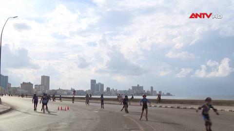 Hàng trăm vận động viên trượt patin dự giải Havana Skate Marathon