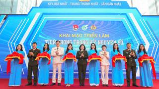 Triển lãm “Tiên phong trong kỷ nguyên số”