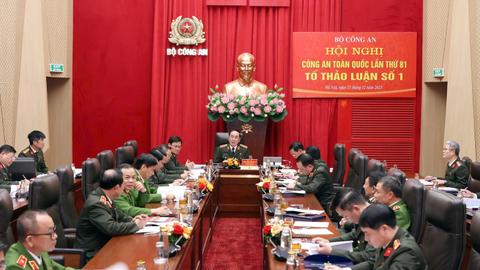Các đại biểu dự Hội nghị Công an toàn quốc lần thứ 81 thảo luận tại tổ