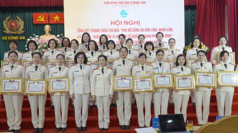 Xây dựng hình ảnh phụ nữ Công an nhân dân bản lĩnh, tận tụy, nhân văn