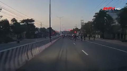 Xác minh đoàn xe đạp chạy vượt đèn đỏ trên QL13