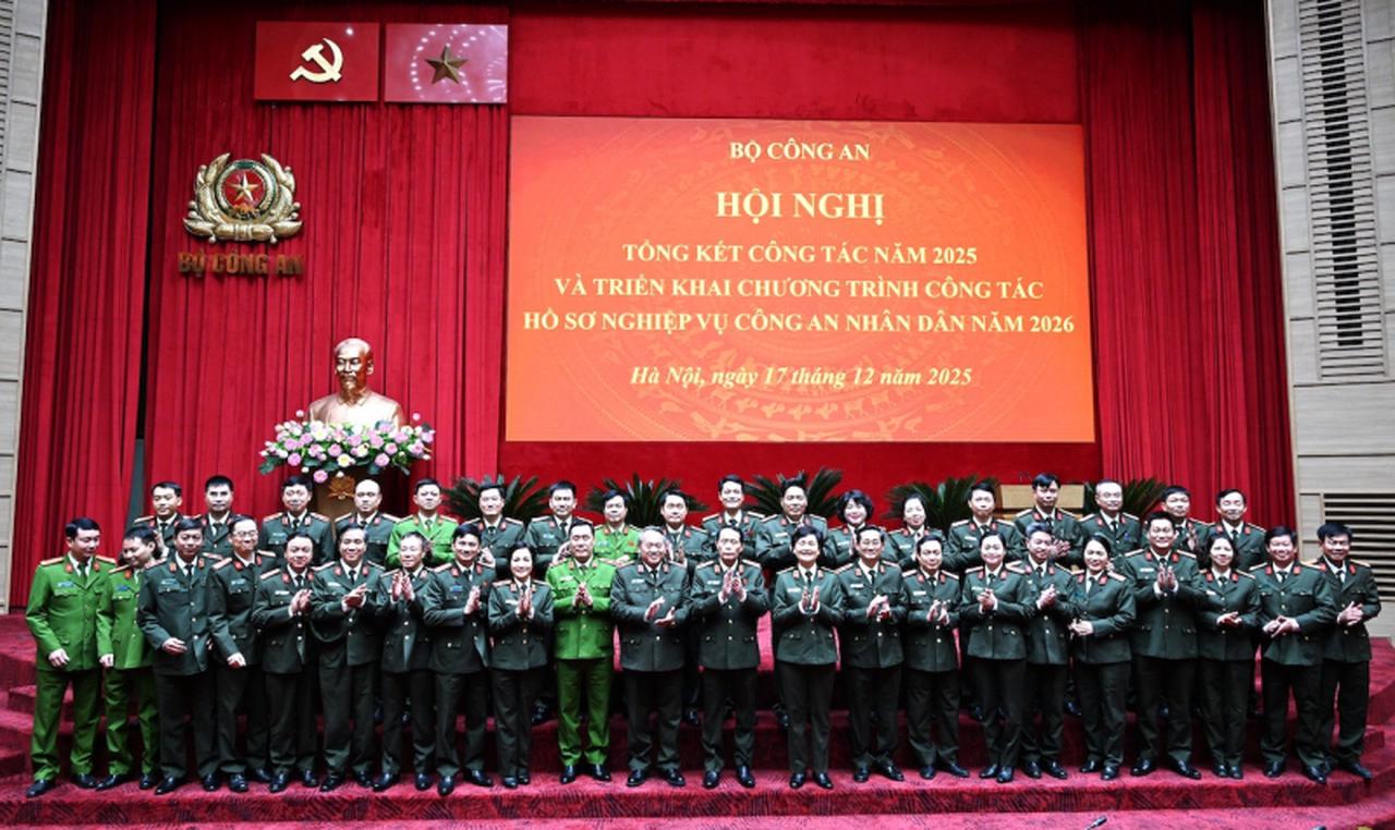 Khẩn trương chuyển đổi số toàn diện các mặt công tác hồ sơ nghiệp vụ