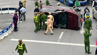 Tài xế xe ô tô lật nghiêng ở Ngã Tư Sở dương tính với ma túy
