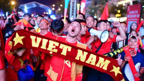 Không khí mừng chiến thắng của đội tuyển Việt Nam