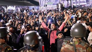 Bạo lực bùng phát tại Bangladesh