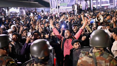 Bạo lực bùng phát tại Bangladesh