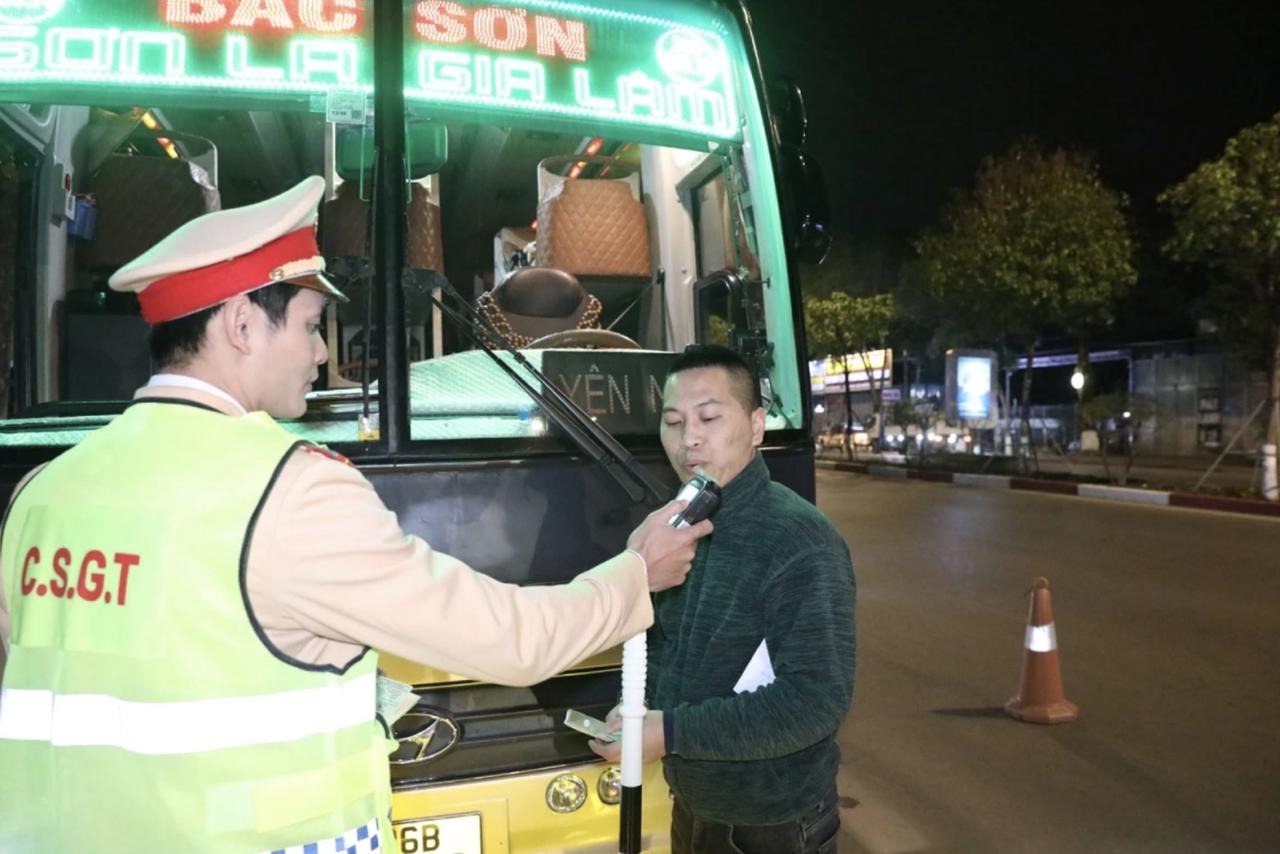 Tăng cường công tác kiểm tra nồng độ cồn dịp cuối năm