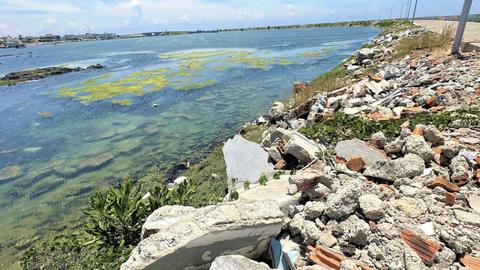 Phế thải, xà bần bủa vây đặc khu Lý Sơn