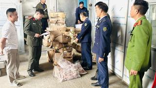 Phát hiện 1,2 tấn thực phẩm đông lạnh trôi nổi