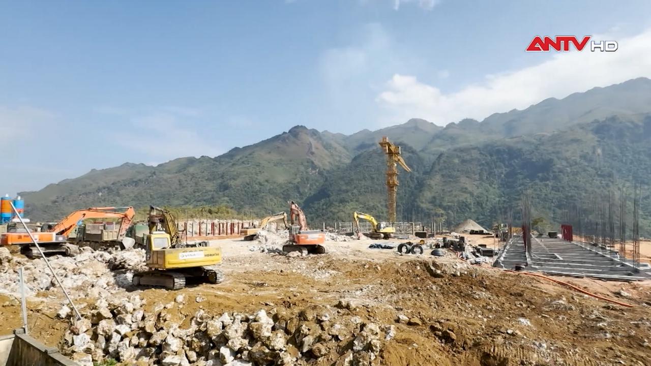 Thắp sáng tương lai cho học sinh xã biên giới Pa Tần Thắp sáng tương lai cho học sinh xã biên giới Pa Tần