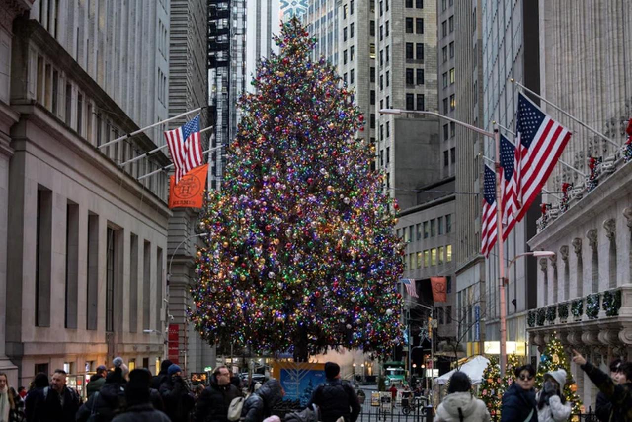 Không khí đón Giáng sinh rộn ràng trên khắp thế giới