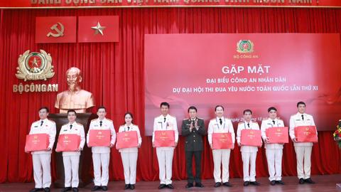 Bộ trưởng Lương Tam Quang gặp mặt đại biểu CAND dự Đại hội Thi đua yêu nước toàn quốc lần thứ XI