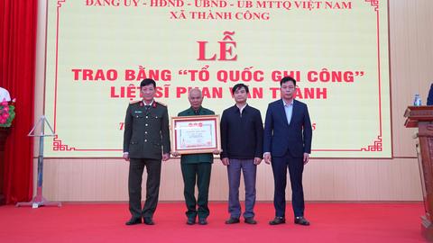 Trao Bằng “Tổ quốc ghi công” cho liệt sĩ Phan Văn Thành
