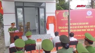 Thêm 2 căn nhà được bàn giao cho người dân