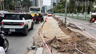 Lại xén vỉa hè, mở rộng lòng đường giải tỏa điểm đen ùn tắc