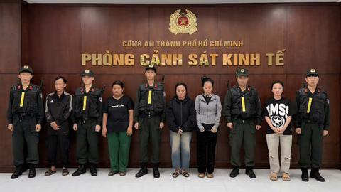 Khởi tố 5 đối tượng sản xuất dầu gió giả