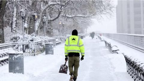 Bão tuyết vùng Đông Bắc nước Mỹ khiến hàng nghìn chuyến bay bị hoãn, hủy