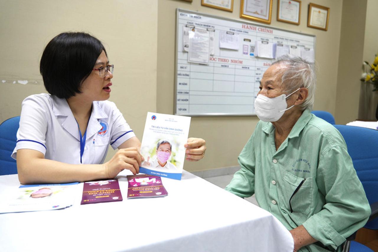 Việt Nam đang bước nhanh vào tiến trình già hóa dân số