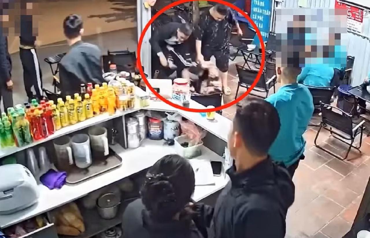 Truy xét nhóm đối tượng đâm người ở bến xe Giáp Bát