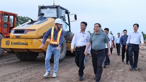 Thủ tướng kiểm tra tiến độ thi công dự án cao tốc Châu Đốc - Cần Thơ - Sóc Trăng