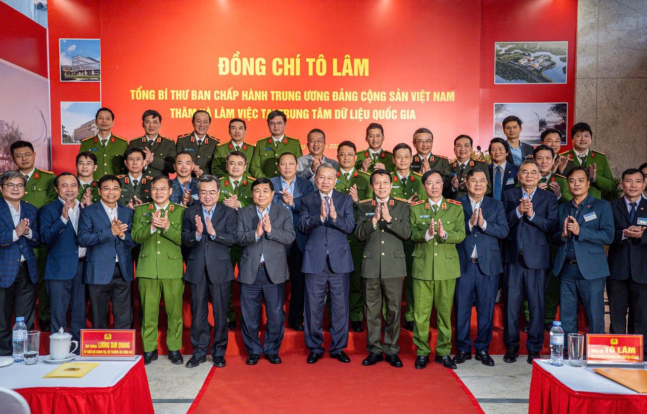 Tổng Bí thư Tô Lâm thăm, làm việc tại Trung tâm Dữ liệu quốc gia