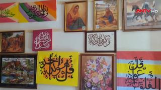 Họa sĩ không tay Pakistan vẽ nên nghị lực bằng đôi chân