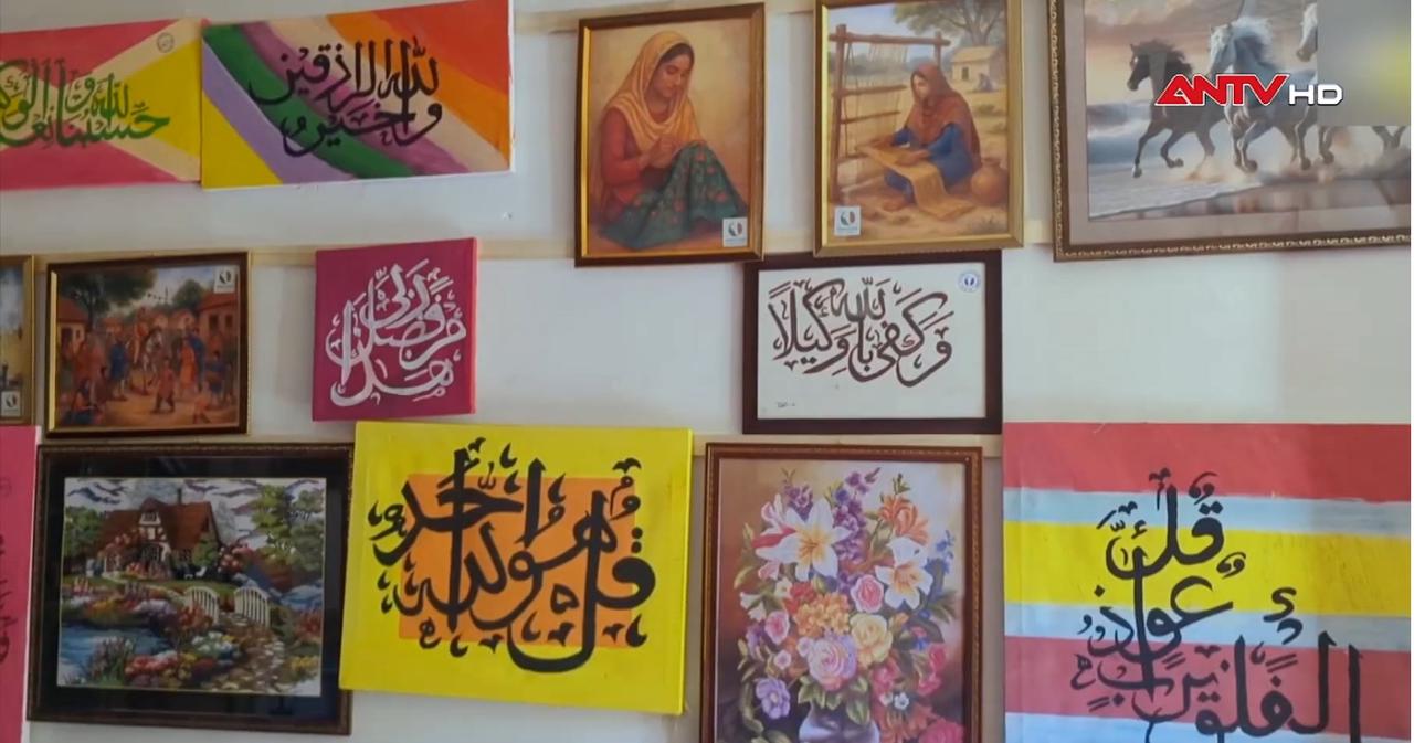 Họa sĩ không tay Pakistan vẽ nên nghị lực bằng đôi chân