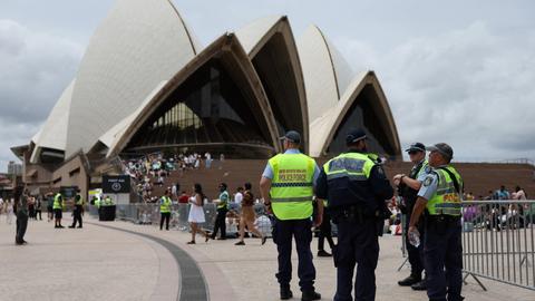 Thế giới thắt chặt an ninh trước thềm năm mới