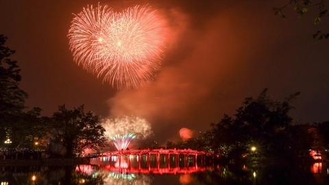 Người dân cả nước hân hoan đón chào năm mới 2026