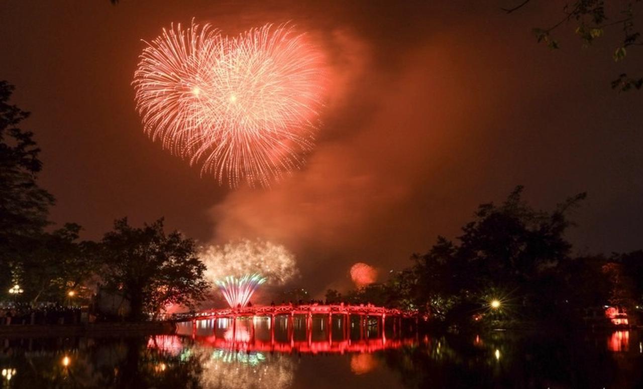 Người dân cả nước hân hoan đón chào năm mới 2026 Người dân cả nước hân hoan đón chào năm mới 2026