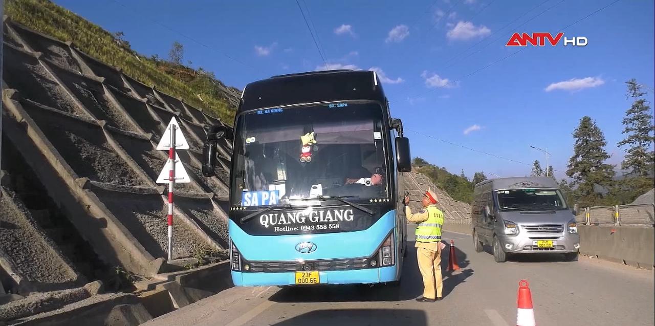 Lào Cai tăng cường các biện pháp đảm bảo ATGT dịp tết dương lịch