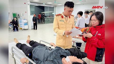 CSGT Hà Nội hỗ trợ người dân trong đêm giao thừa