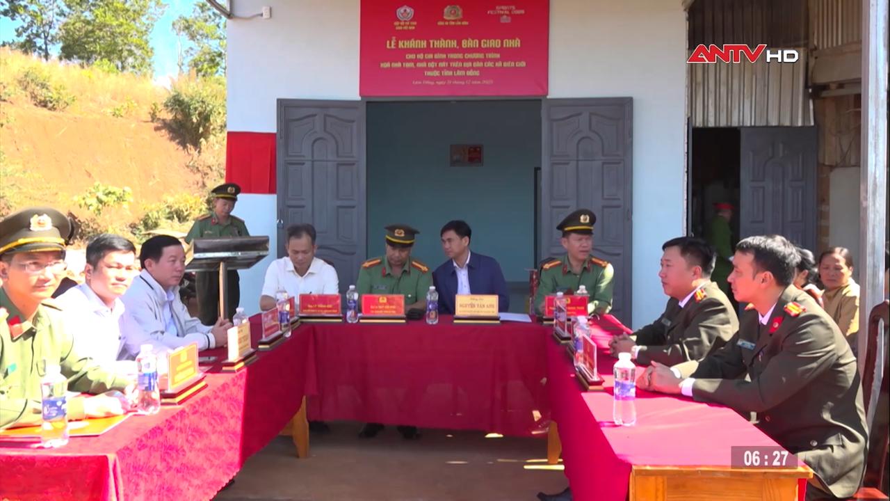 Công an Lâm Đồng bàn giao 5 căn nhà cho người dân biên giới Công an Lâm Đồng bàn giao 5 căn nhà cho người dân biên giới