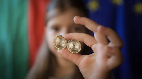 Bulgaria gia nhập Eurozone: Niềm vui hội nhập xen lẫn lo ngại trong dư luận