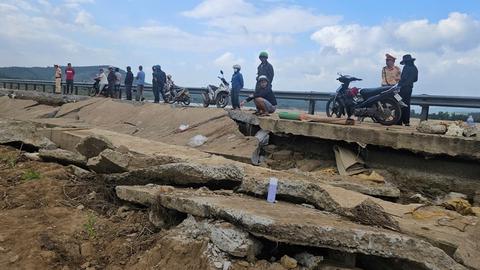 Thăm hỏi, động viên gia đình 4 nạn nhân tử nạn do sập bờ kè