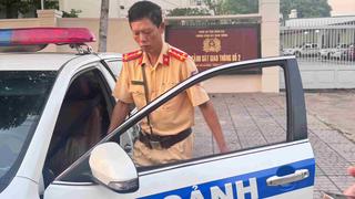 CSGT Lâm Đồng hỗ trợ cấp cứu người bị nạn