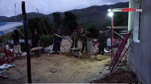 Xuyên đêm, nghỉ lễ làm nhà cho bà con vùng bão lũ