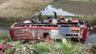 Sơn La: Lật xe khách chở 25 người