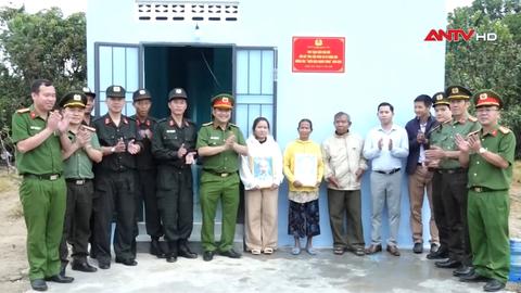 Công an tỉnh Khánh Hòa bàn giao thêm 4 căn nhà cho người dân