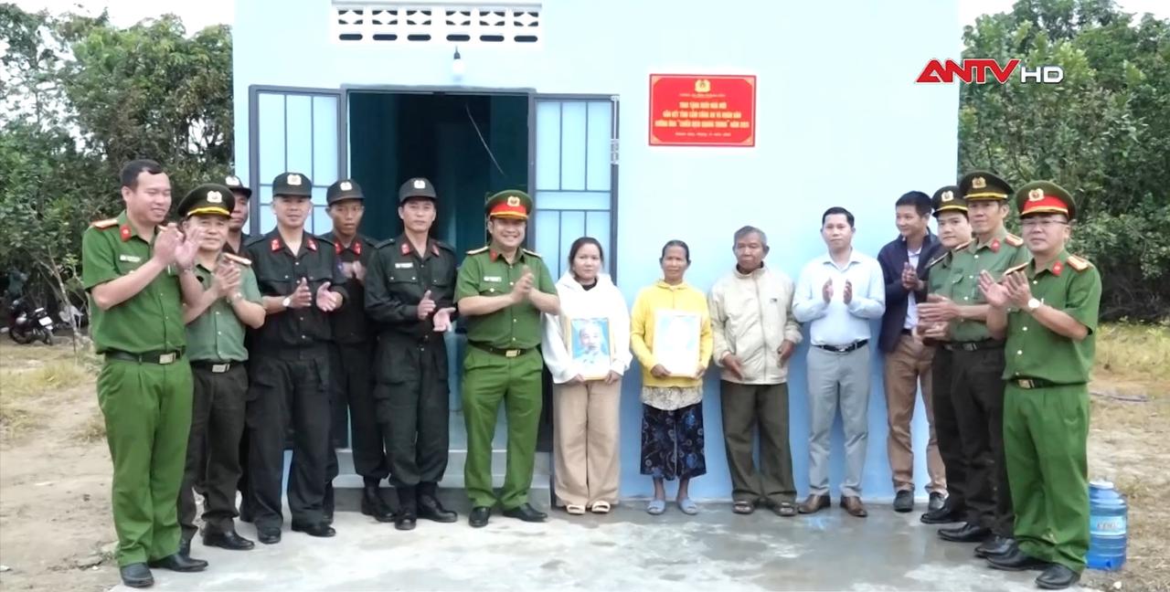 Công an tỉnh Khánh Hòa bàn giao thêm 4 căn nhà cho người dân