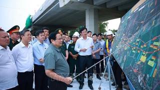 Thủ tướng yêu cầu tăng tốc các dự án chào mừng Đại hội Đảng XIV