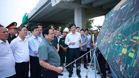 Thủ tướng yêu cầu tăng tốc các dự án chào mừng Đại hội Đảng XIV