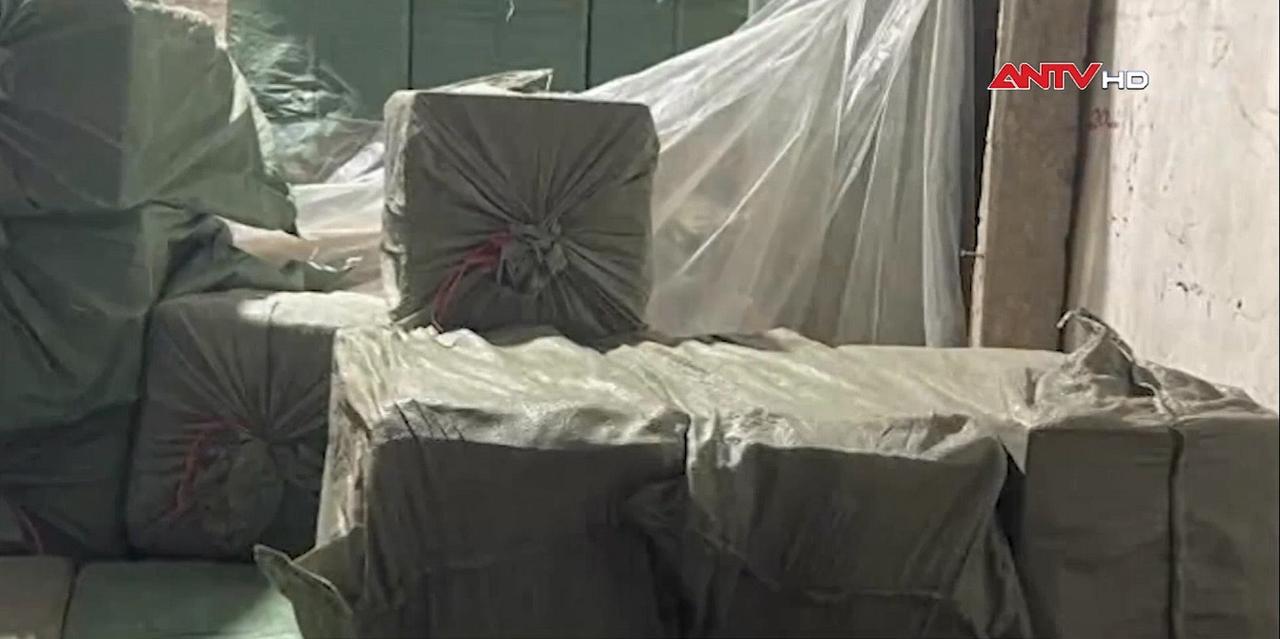 Triệt phá đường dây mua bán hơn 6 tấn pháo nổ trái phép Triệt phá đường dây mua bán hơn 6 tấn pháo nổ trái phép