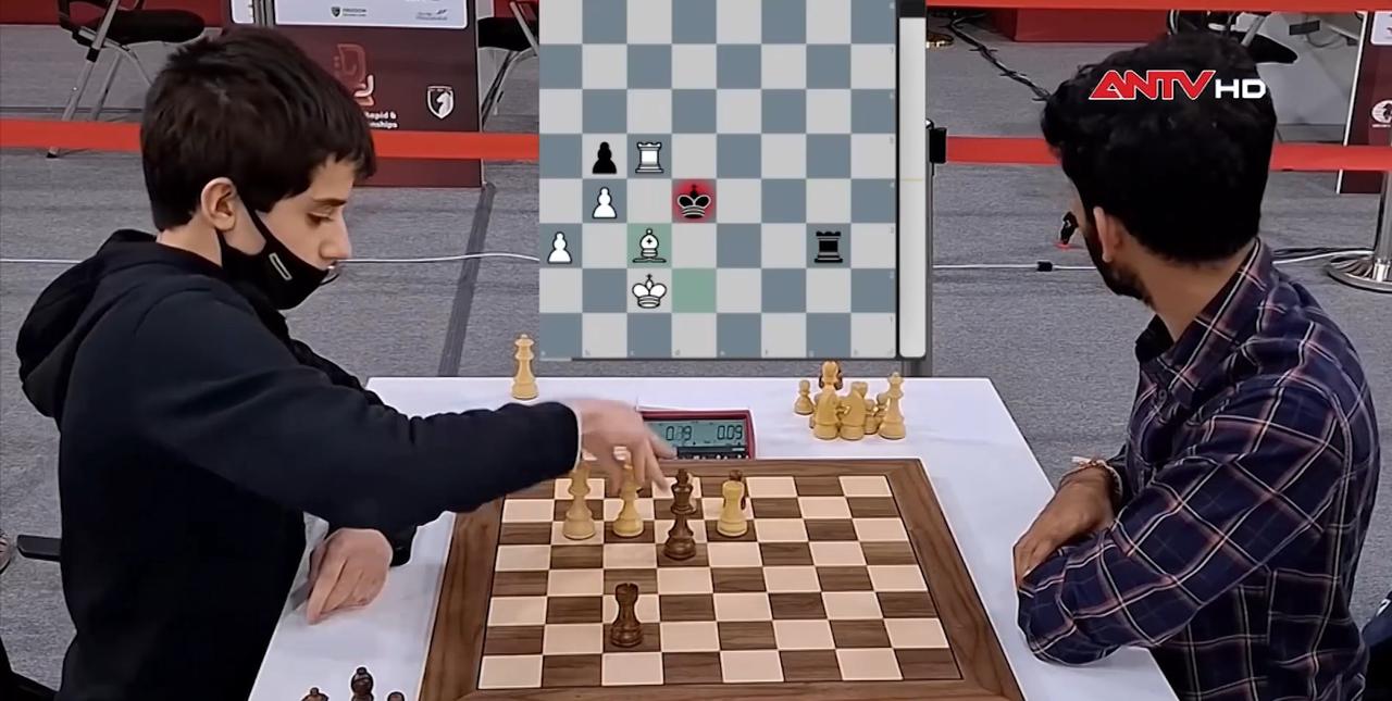 Cậu bé 12 tuổi đánh bại nhà vô địch cờ vua thế giới