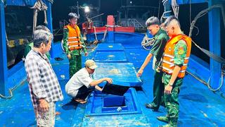 Phát hiện tàu cá vận chuyển hơn 100.000 lít dầu trái phép 
