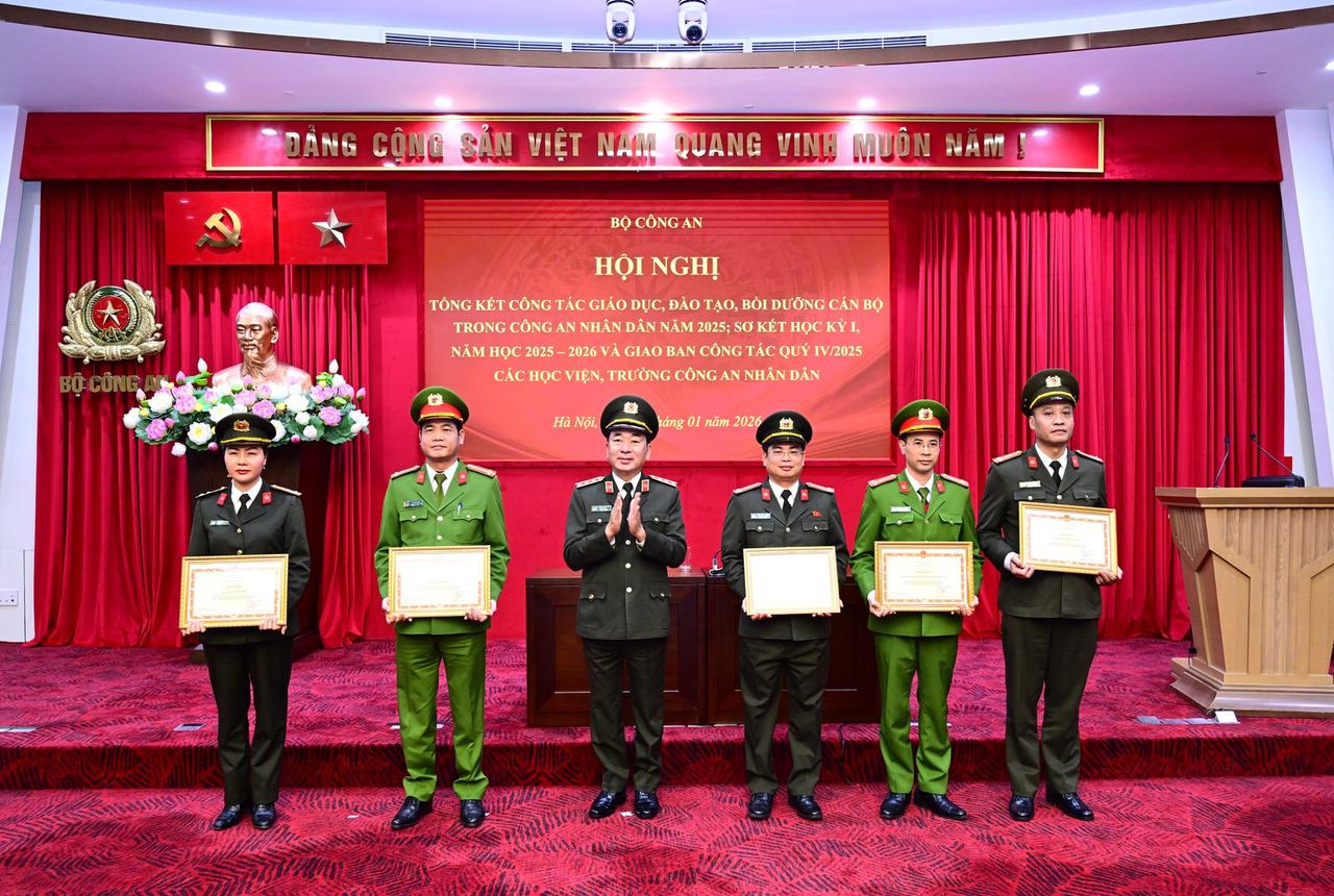 Tổng kết công tác giáo dục, đào tạo, bồi dưỡng cán bộ trong CAND 