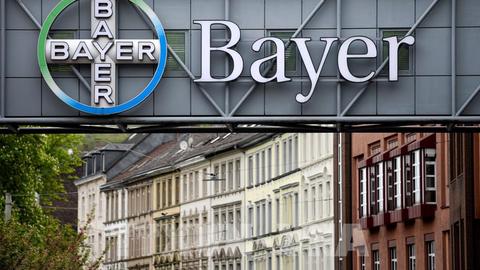 Bayer kiện các nhà sản xuất vaccine phòng COVID-19