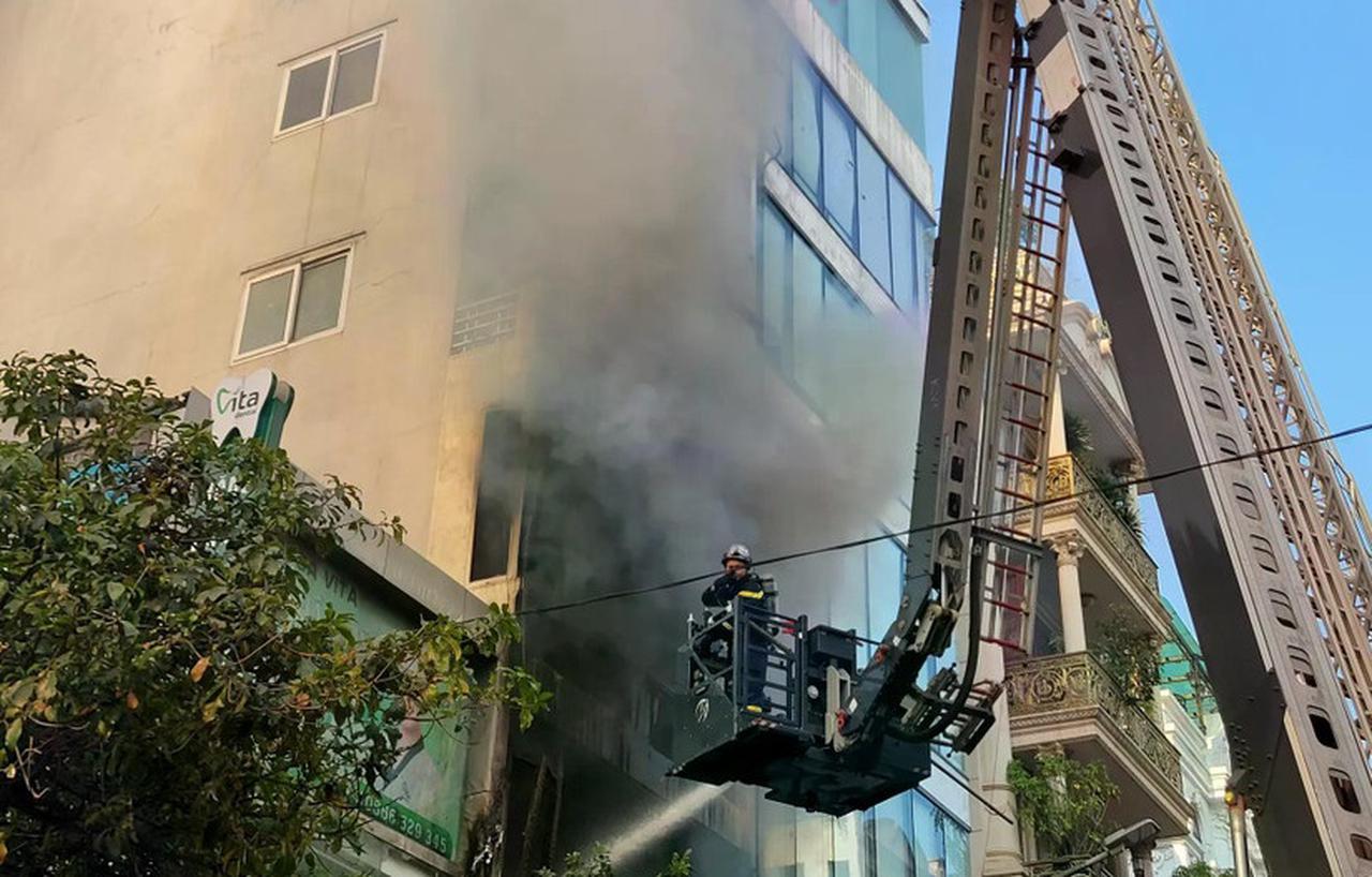 Cháy nhà 7 tầng ở Hà Đông 