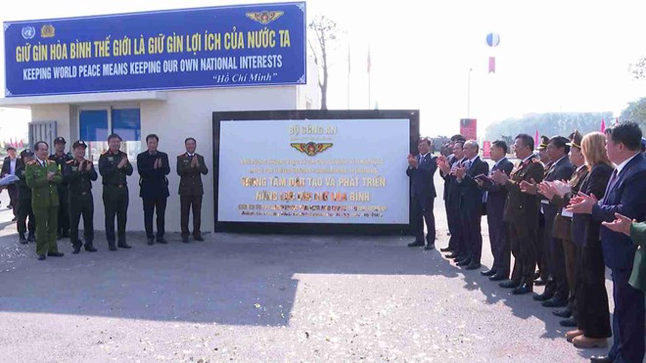 Bàn giao trụ sở Trung tâm Đào tạo và Phát triển năng lực gìn giữ hòa bình